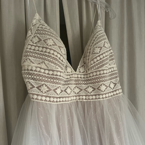 Thistle by willowby wedding dress - Picture 2 of 6